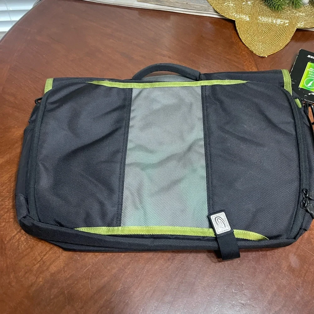Timbuk2 Classic Messenger Bag NWT ** read**